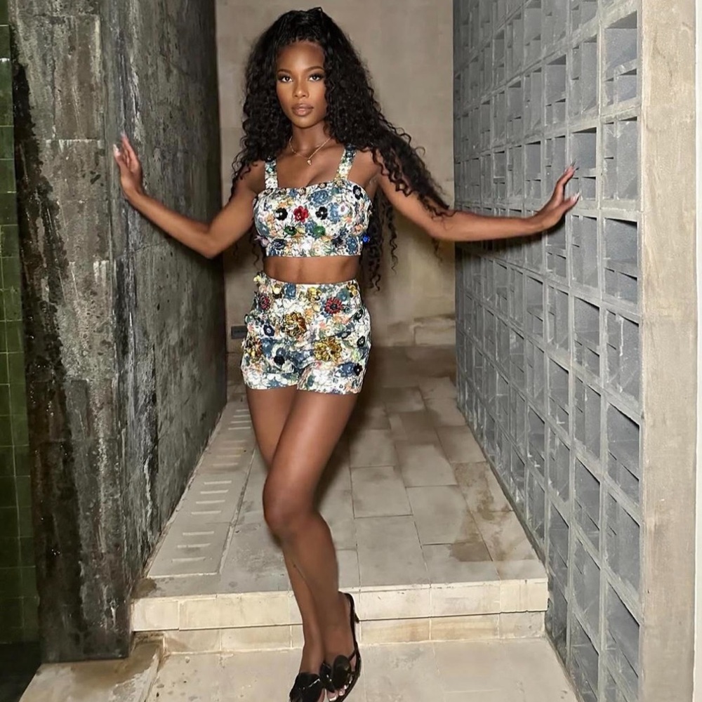 Cute 3D floral short set!
